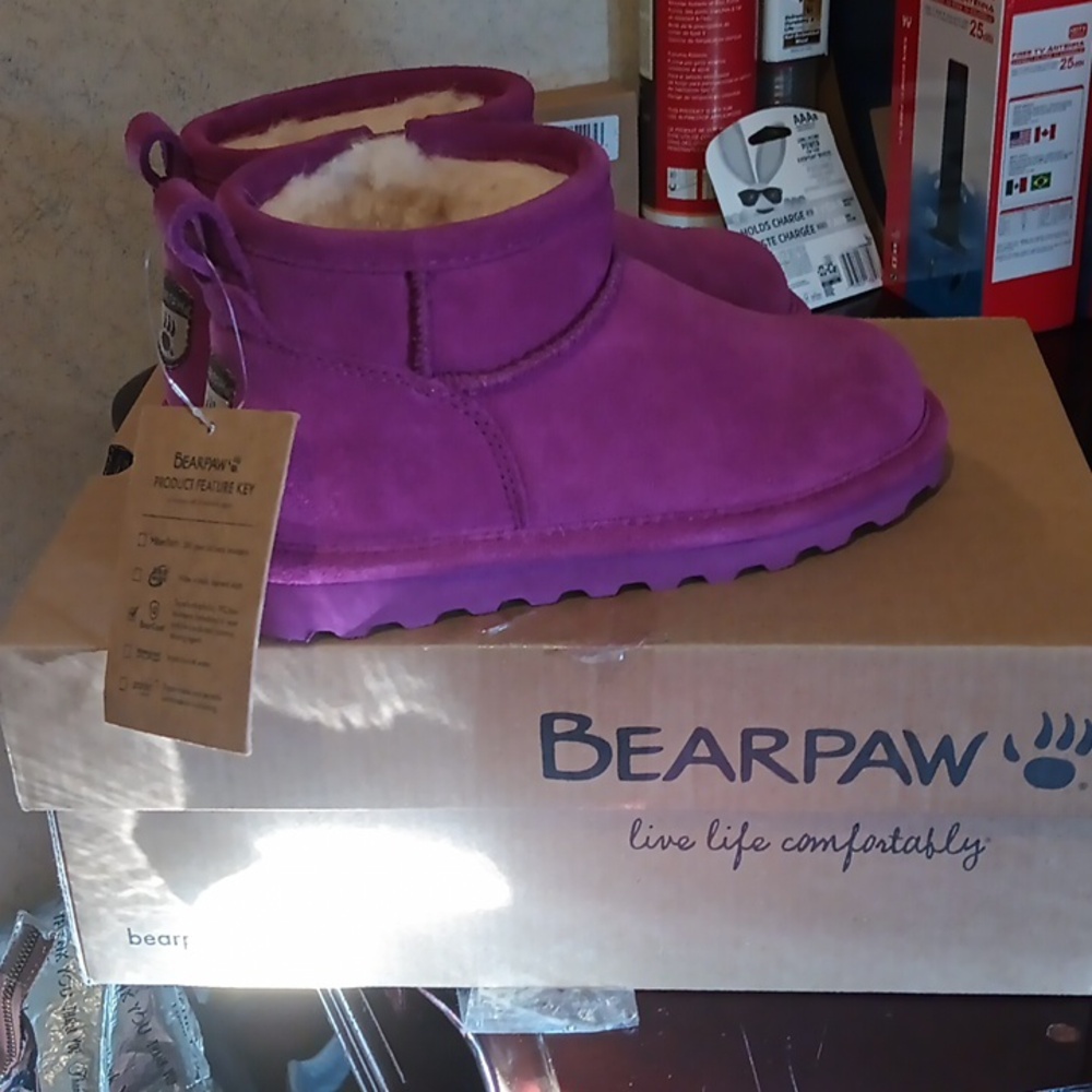 Brand new bearpaw shorty boots girls size 1